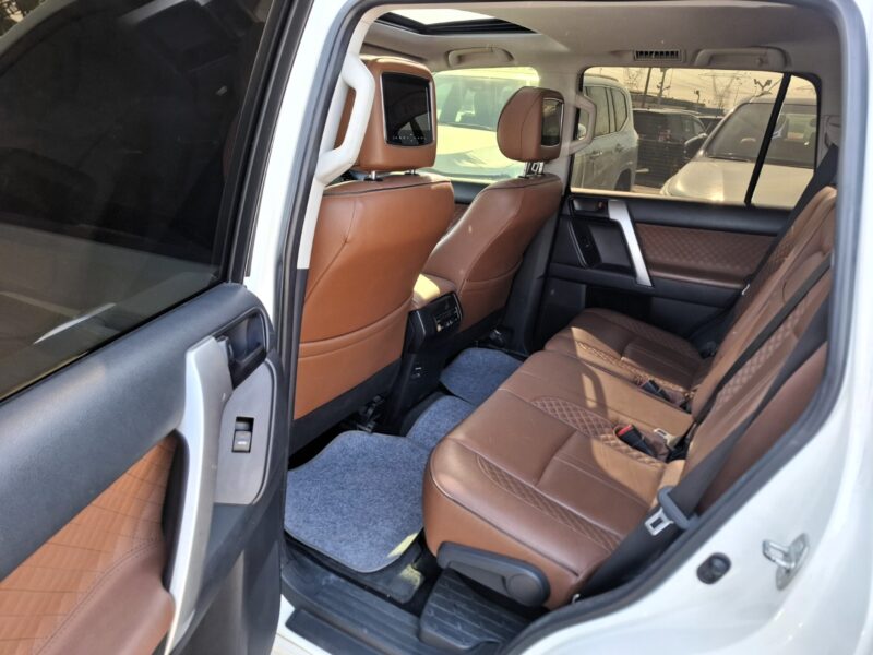 2016 Toyota Prado VXR 2.7L 4-Cylinder Petrol White Brown SUV GCC Specs