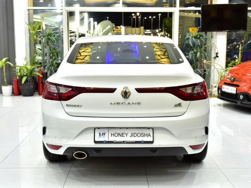 2019 Renault Megane LE 4 Cylinder Petrol Engine White Beige Sedan GCC Specs