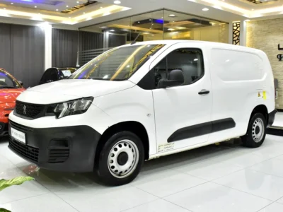 2022 Peugeot Partner Van Long Body 4 Cylinders Petrol Engine White Black Van GCC