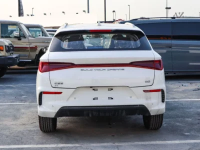 2025 BYD E2 Luxury Electric Car White Black Hatchback 405 km Range