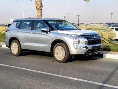 2025 Mitsubishi Outlander 2.5 Liter 4 Cylinder Petrol Engine Silver Beige SUV