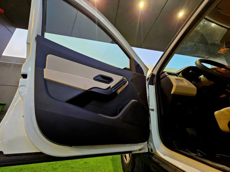 2021 Renault Duster 4WD 2.0 Liter 4 Cylinder Petrol Engine White Beige SUV