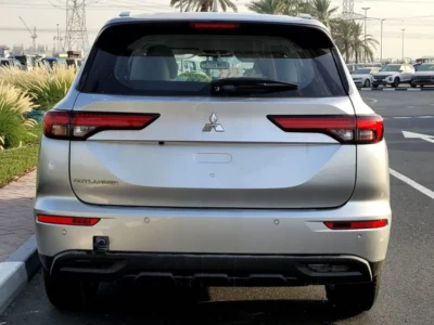 2025 Mitsubishi Outlander 2.5 Liter 4 Cylinder Petrol Engine Silver Beige SUV