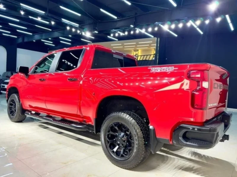 2021 Chevrolet Silverado Trail Boss Edition 5.3 L 8 Cylinders Engine Red Black Truck