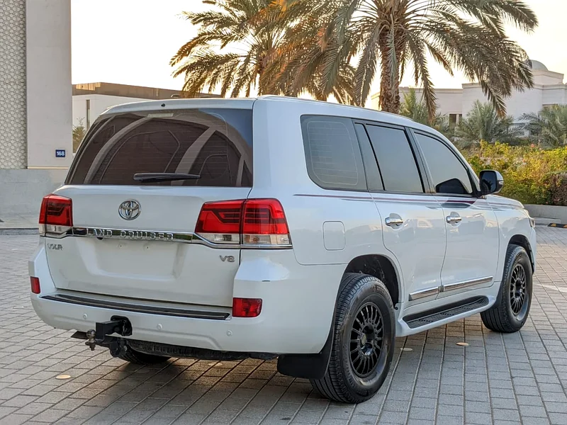 2008 Toyota Land Cruiser VXR TOP 8 Cylinders Petrol Engine White Red SUV