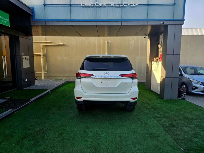 2020 Toyota Fortuner 2.7L EXR FORTUNER V4 4WD White Tan SUV GCC Specs