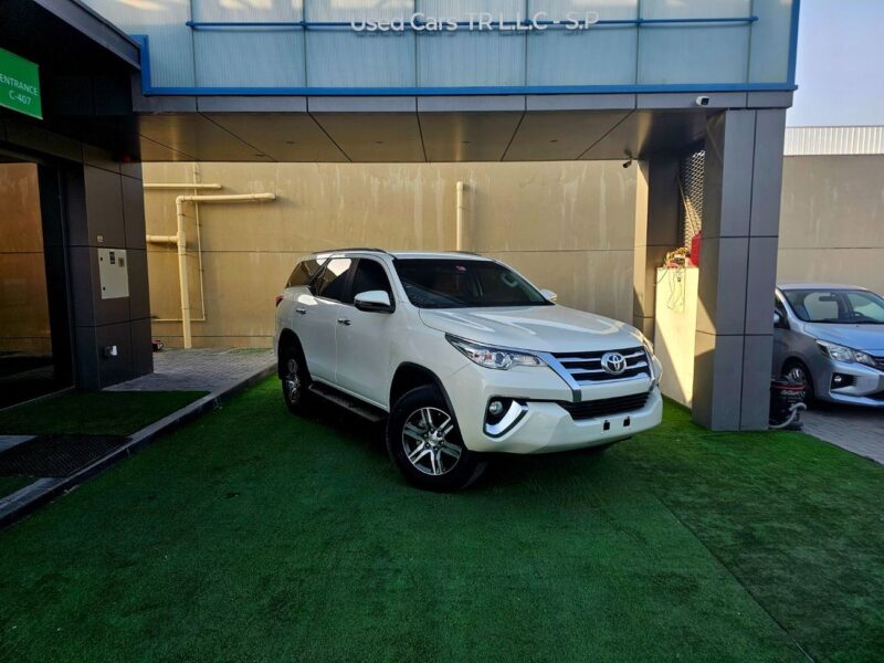 2020 Toyota Fortuner 2.7L EXR FORTUNER V4 4WD White Tan SUV GCC Specs