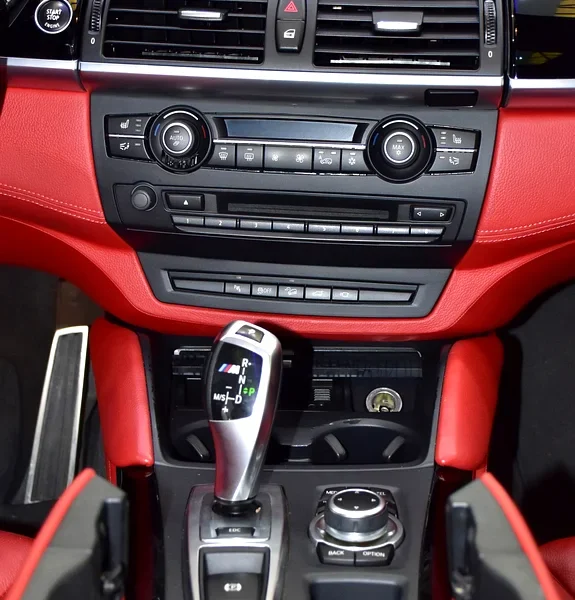 2013 BMW X6 X6M 8 Cylinder Petrol Engine Blue Red SUV GCC Specs