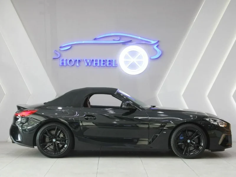 2022 BMW Z4 Sdrive 30i 2.0-liter turbocharged V4 Black Red Convertible GCC