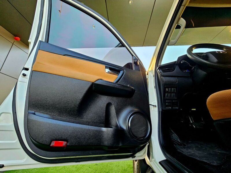 2020 Toyota Fortuner 2.7L EXR FORTUNER V4 4WD White Tan SUV GCC Specs