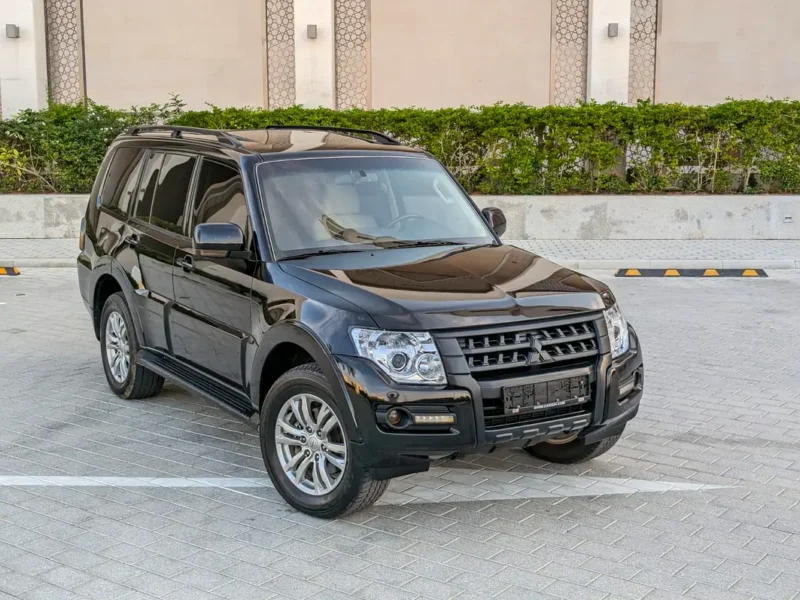 2018 Mitsubishi Pajero GLS Top 6 Cylinders Petrol Engine Black Beige SUV GCC