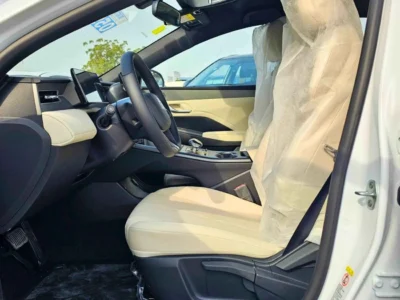 2025 BYD QIN PLUS DMI 55 KM PLUG IN HYBRID 1.5L V4 PETROL White Beige Sedan