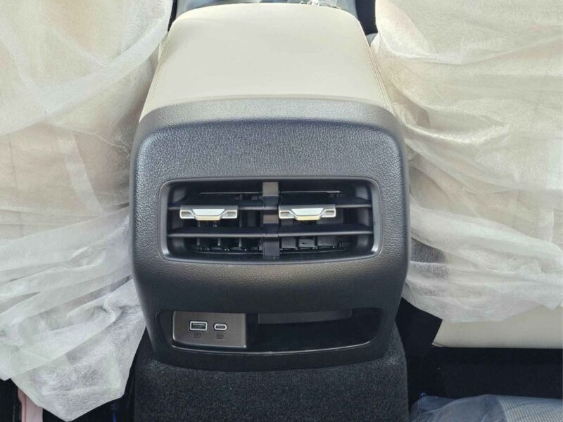 2025 BYD QIN PLUS DMI 55 KM PLUG IN HYBRID 1.5L V4 PETROL White Beige Sedan