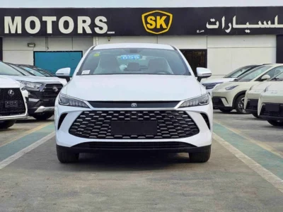2025 BYD QIN PLUS DMI 55 KM PLUG IN HYBRID 1.5L V4 PETROL White Beige Sedan