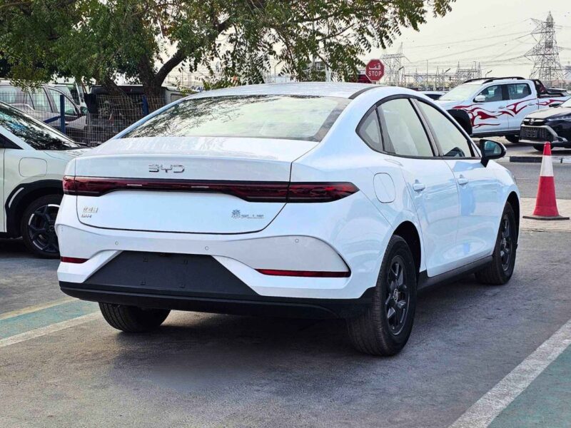 2025 BYD QIN PLUS DMI 55 KM PLUG IN HYBRID 1.5L V4 PETROL White Beige Sedan