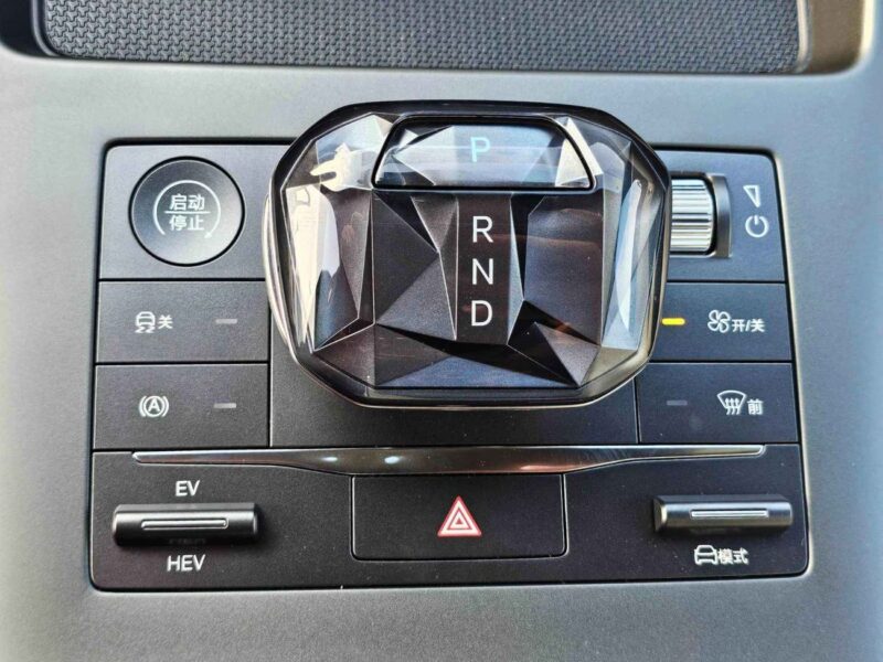 2025 BYD QIN PLUS DMI 55 KM PLUG IN HYBRID 1.5L V4 PETROL White Beige Sedan