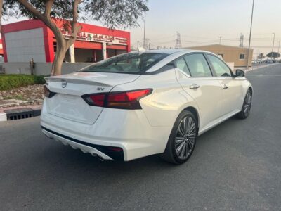 2025 Nissan Altima SV 2.5 Liter 4 Cylinder Petrol Engine White Beige Sedan GCC