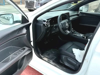 2025 MG MG5 Luxury 4 Cylinder Petrol Engine White Black Sedan