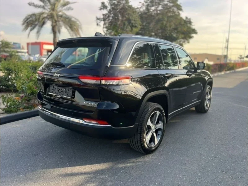 2024 JEEP GRAND CHROKEE 3.6 Liter V6 Cylinder Petrol Engine Black SUV GCC