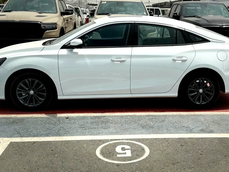 2025 MG MG5 Luxury 4 Cylinder Petrol Engine White Black Sedan