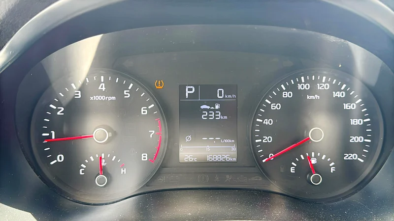 2019 Kia Rio Other 4 Cylinder Petrol Engine White Grey Sedan GCC Specs