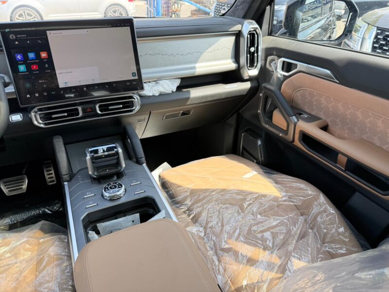 2025 Jetour T2 2.0L Turbo Petrol 4-Cylinder Petrol Engine Black Tan SUV