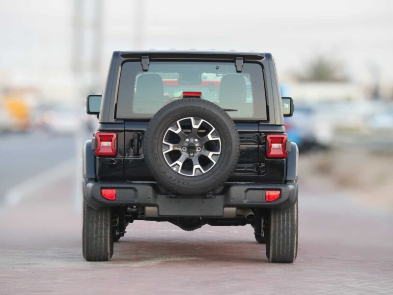 2024 Jeep Wrangler Unlimited Sahara 2.0L 4 Cylinders Engine Black Clear Coat