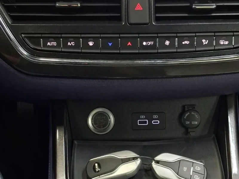 2026 BAW 212 M7 2.0 Liter 4 Cylinder Petrol Engine White Blue Van