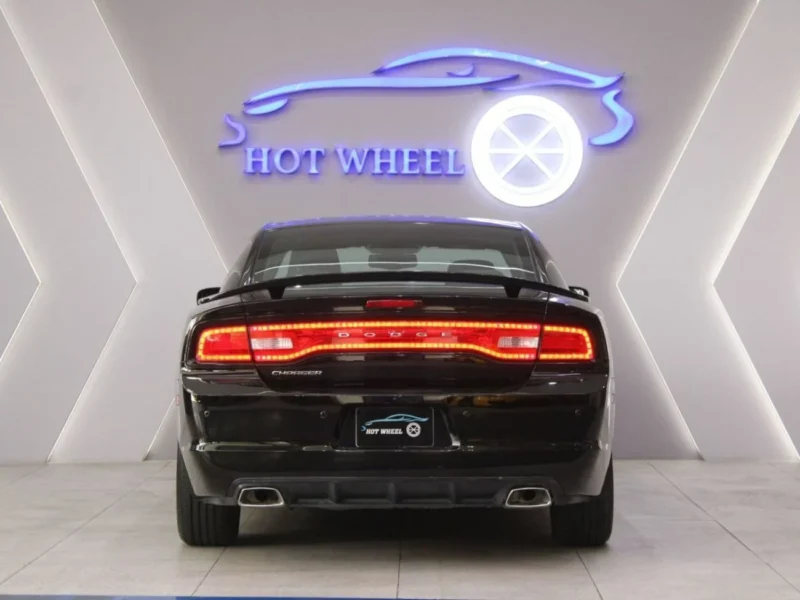 2013 Dodge Charger SXT 6 Cylinders Petrol Engine Black Sedan RWD GCC Specs