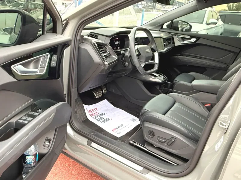 2024 Audi Q4 e-tron 40 Electric Car Grey Black SUV 450 - 550 KM Range