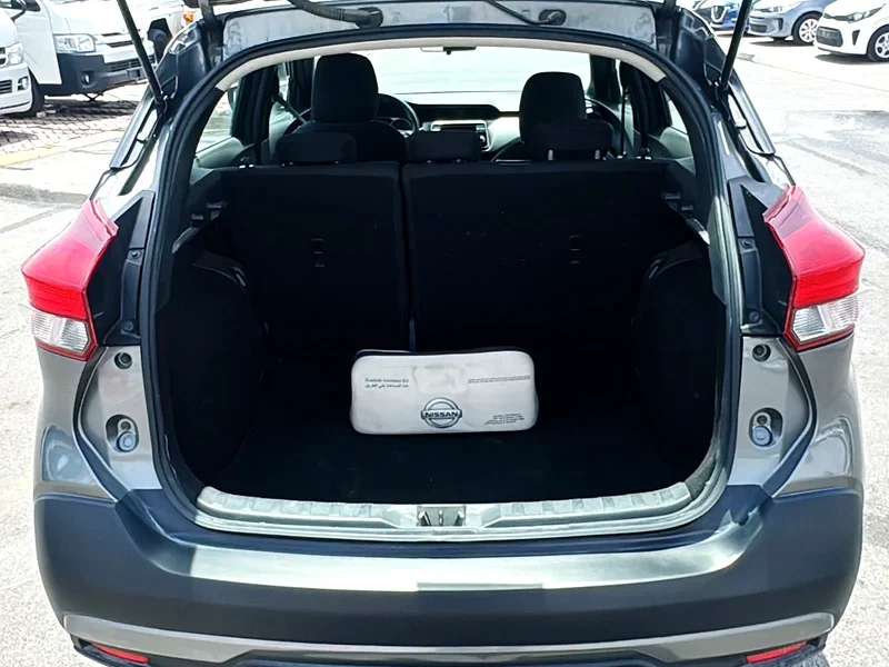 2020 Nissan Kicks Other 4 Cylinder Petrol Engine Grey Black SUV GCC Specs