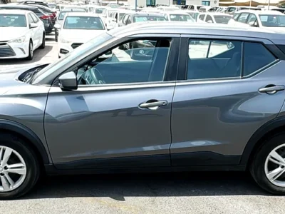 2020 Nissan Kicks Other 4 Cylinder Petrol Engine Grey Black SUV GCC Specs