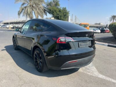 2023 Tesla Model Y Electric Vehicle Black White SUV GCC Specs 4WD