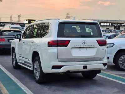 2026 Toyota Land Cruiser VX 4.0L PETROL V6 White Black SUV GCC Specs
