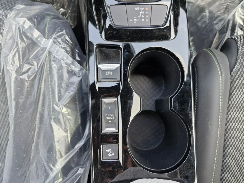 2025 Peugeot 2008 Active GCC 1.2L 4 Cylinder Engine CUV FWD White Black SUV