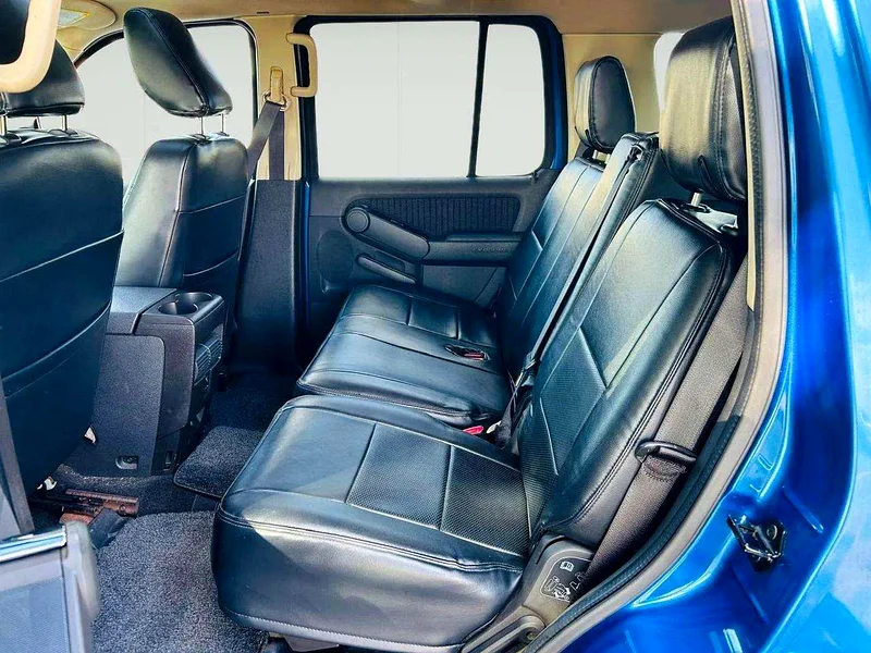 2010 Ford Explorer XLT 6 Cylinders Petrol Engine Blue Black SUV RWD