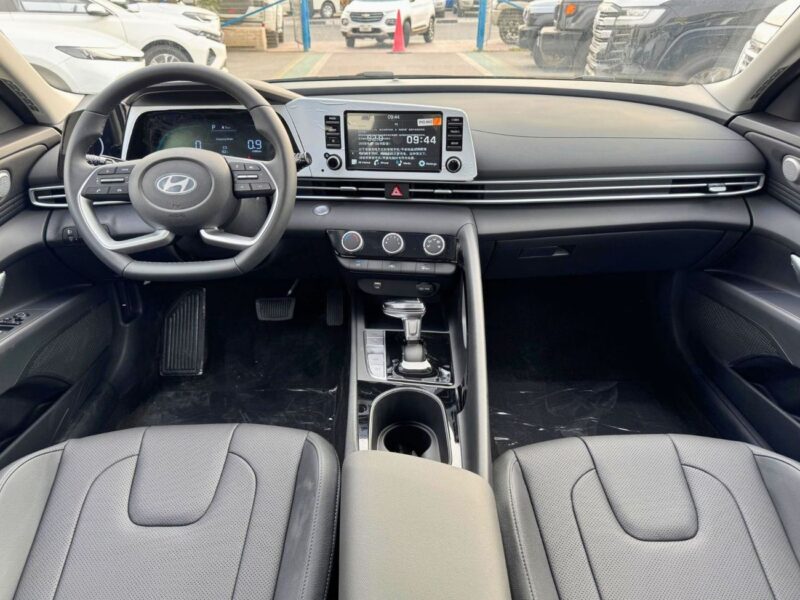 2025 Hyundai Elantra ELITE 1.5L 4 Cylinder PETROL Engine White Black Sedan