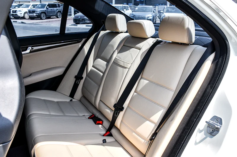 2009 Mercedes-Benz C-Class C63 AMG 8 Cylinder Engine White Beige Sedan
