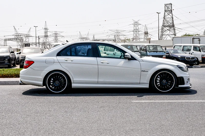 2009 Mercedes-Benz C-Class C63 AMG 8 Cylinder Engine White Beige Sedan