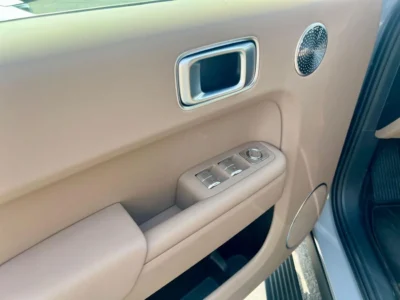 2025 LI AUTO L9 ULTRA 1.5 Litres 4 Cylinder Hybrid Engine Silver Beige SUV