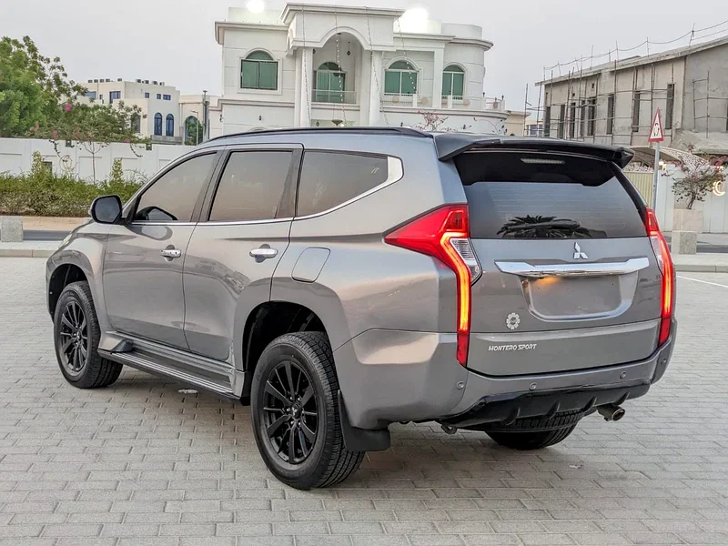 2019 Mitsubishi Montero Sport GLS 4WD Top Line 4 Cylinders Grey Brown SUV
