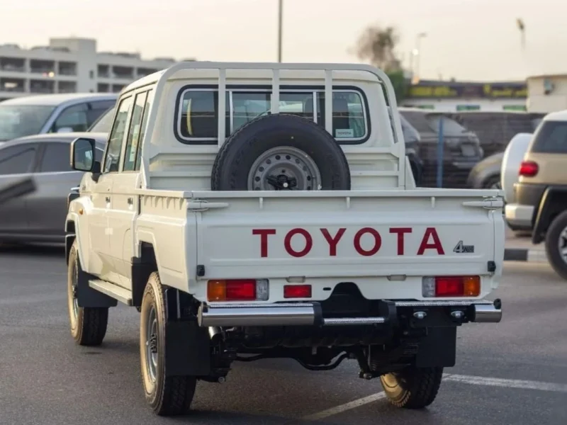 2025 TOYOTA LAND CRUISER PICK UP DOUBLE CABIN 2.8L DIESEL White Beige