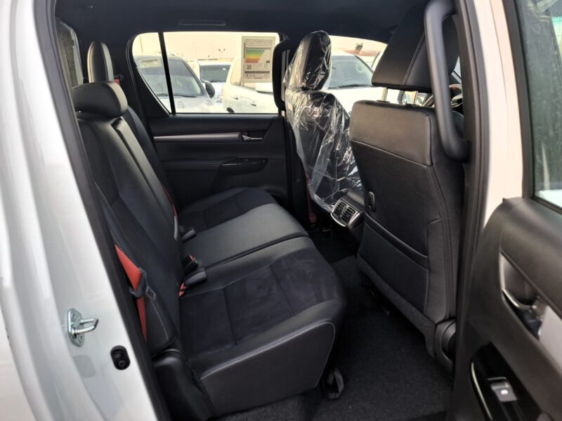 2025 Toyota Hilux GR Sport 4.0L V6 Engine AT White Black Truck Petrol