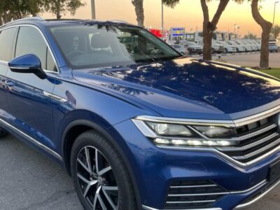 2019 Volkswagen Touareg 190TDI Premium 3.0-litre Turbo Diesel V6 Blue Black SUV