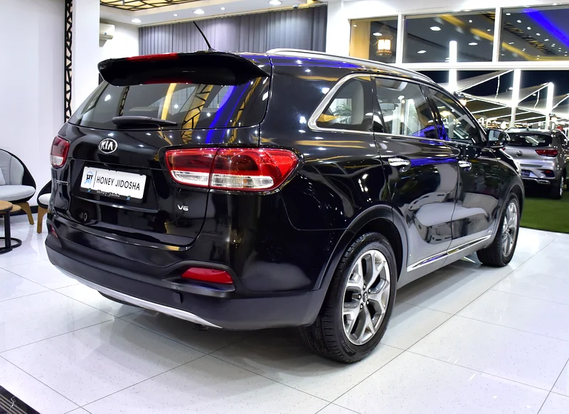 2016 Kia Sorento DLX 6 Cylinders Petrol Engine Black Beige SUV AWD GCC Specs