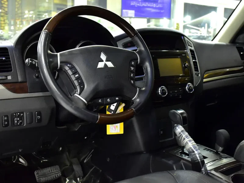 2018 Mitsubishi Pajero GLS 6 Cylinder Petrol Engine White Black Crossover GCC