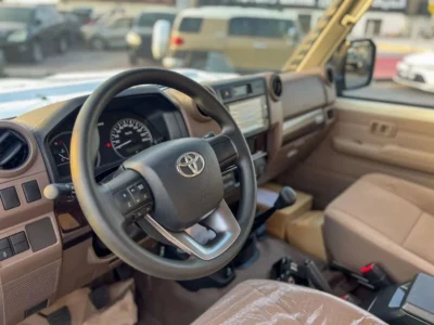 2025 TOYOTA LAND CRUISER PICK UP DOUBLE CABIN 2.8L DIESEL White Beige