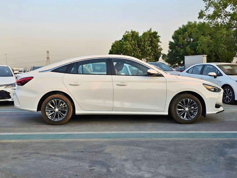 2025 MG 5 180DVVT LUXURY 1.5L 4 Cylinder PETROL Engine White Black Sedan GCC