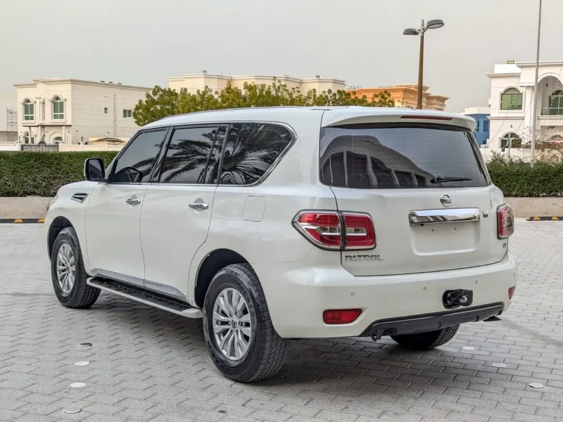 2017 Nissan Patrol SE 6 Cylinder Petrol Engine White Beige SUV GCC Specs