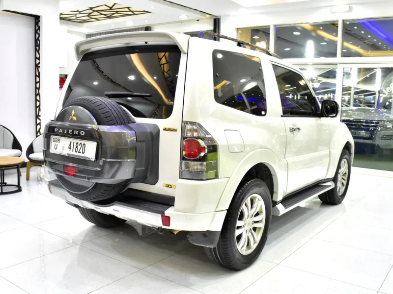 2018 Mitsubishi Pajero GLS 6 Cylinder Petrol Engine White Black Crossover GCC